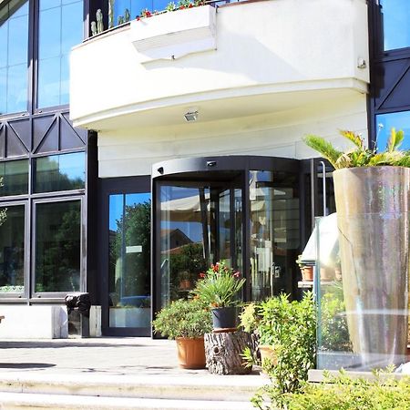 Hotel Ombra Riccione Kültér fotó